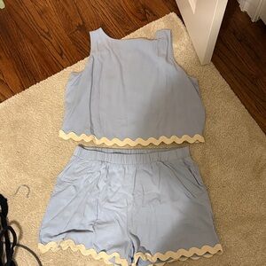 Chic Sleeveless Blue Set with Cream Accents